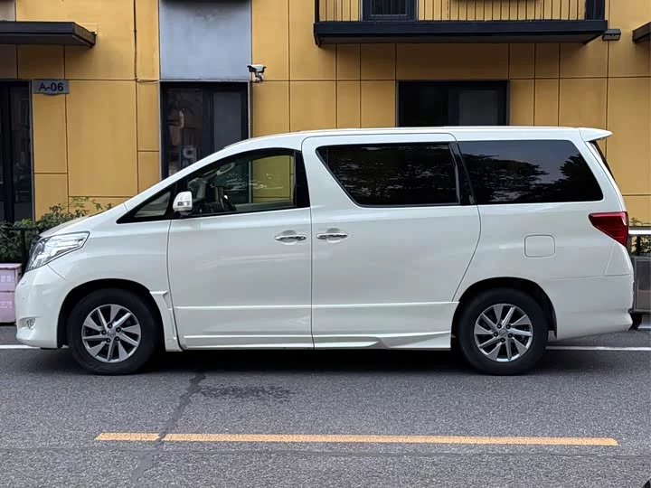 Toyota Elfa