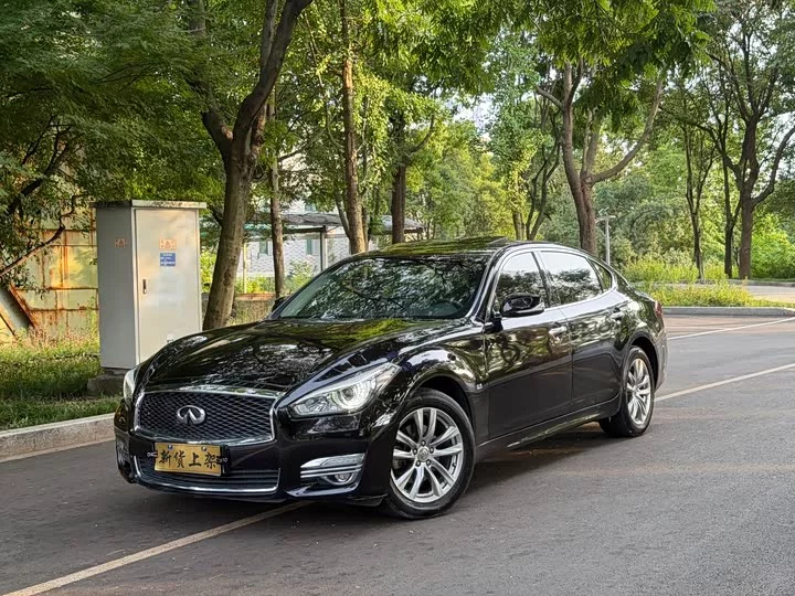 Infiniti Q70