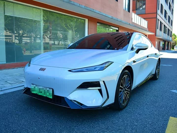 Geely Galaxy E8