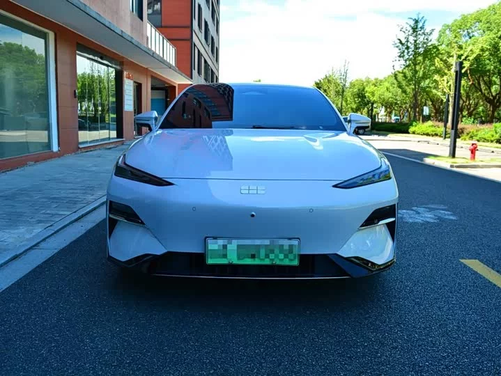 Geely Galaxy E8
