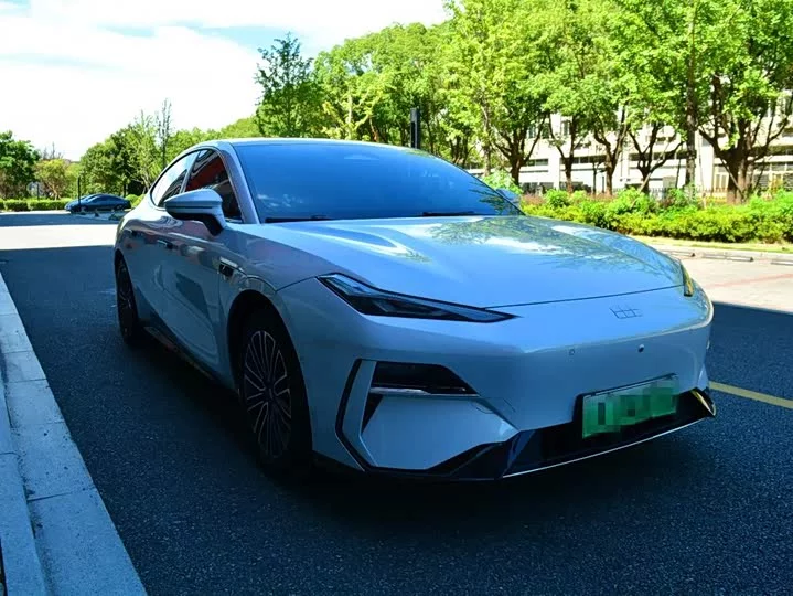Geely Galaxy E8