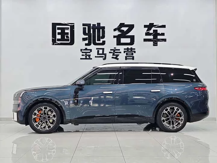 Lynk & Co 900