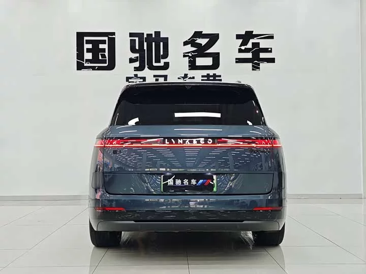 Lynk & Co 900