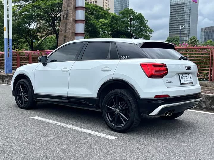 Audi Q2L