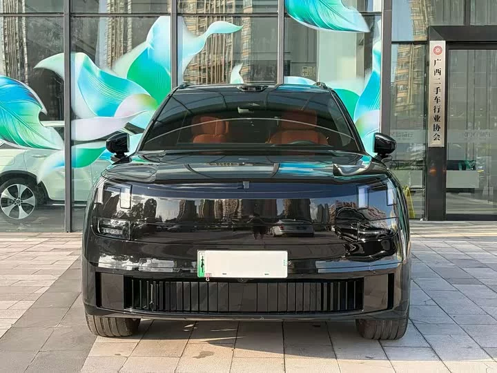 Lynk & Co 900
