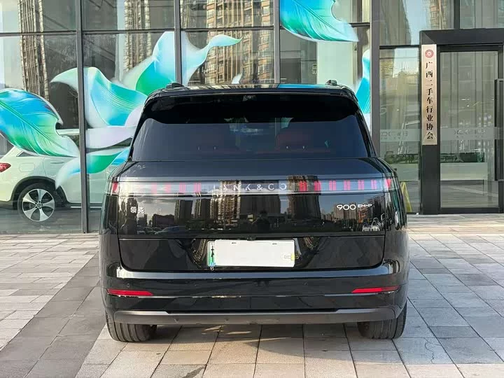 Lynk & Co 900