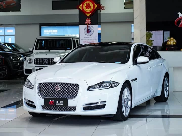 Jaguar XJ