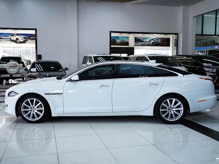 Jaguar XJ