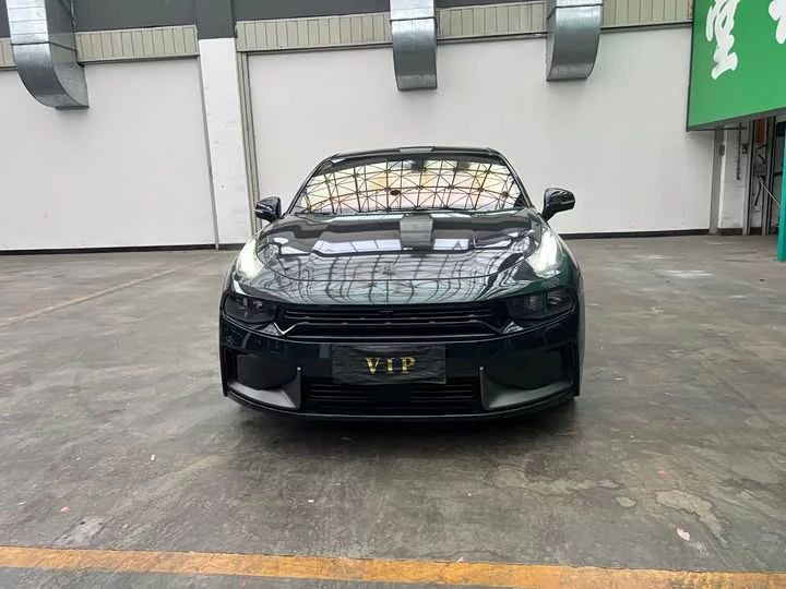 Lynk & Co 03