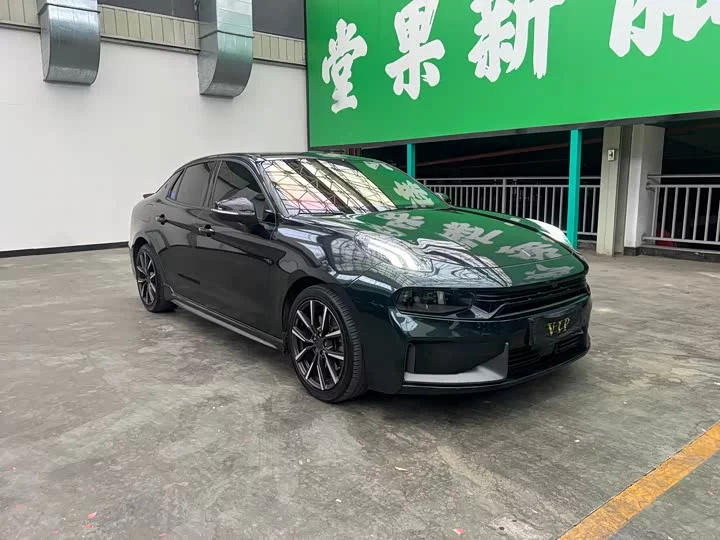 Lynk & Co 03