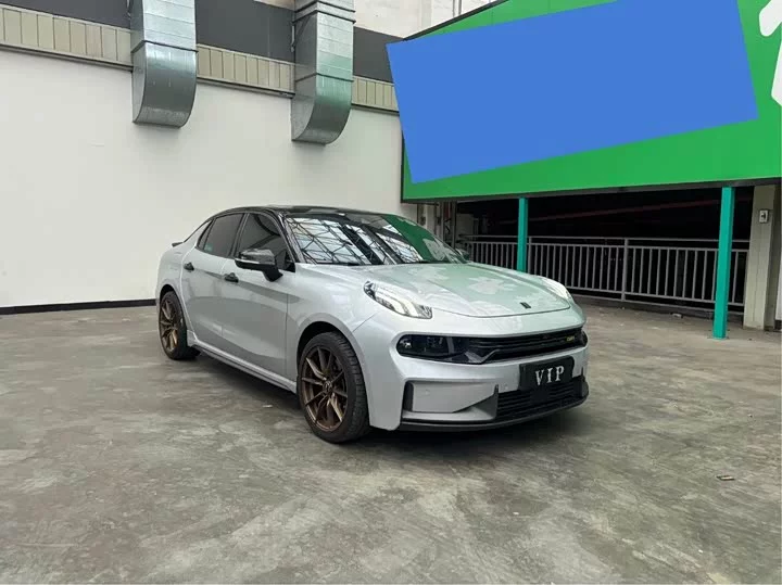Lynk & Co 03