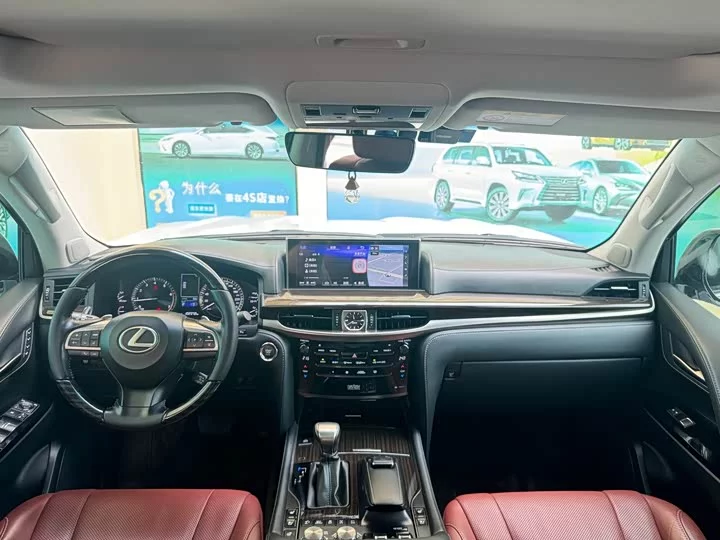 Lexus LX