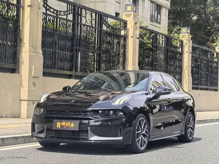 Lynk & Co 03
