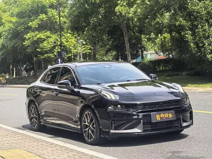 Lynk & Co 03