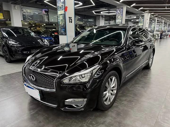 Infiniti Q70