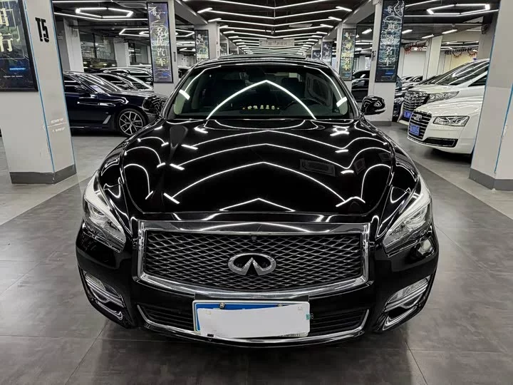 Infiniti Q70