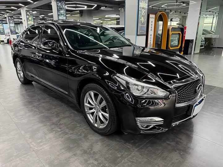 Infiniti Q70