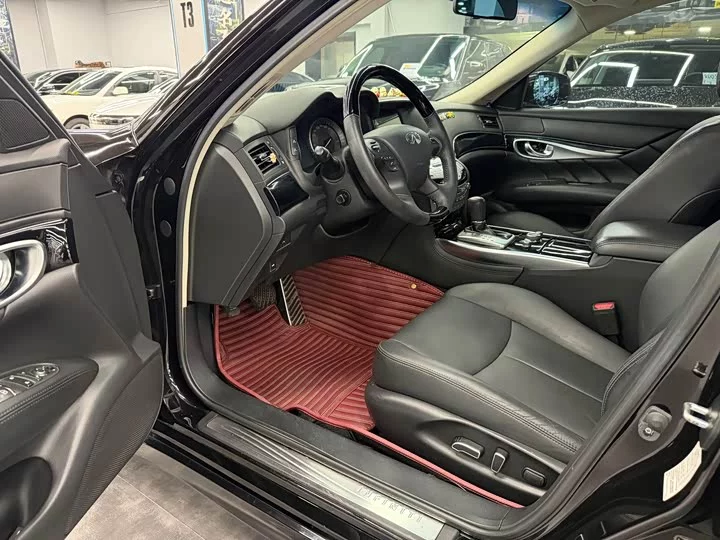 Infiniti Q70