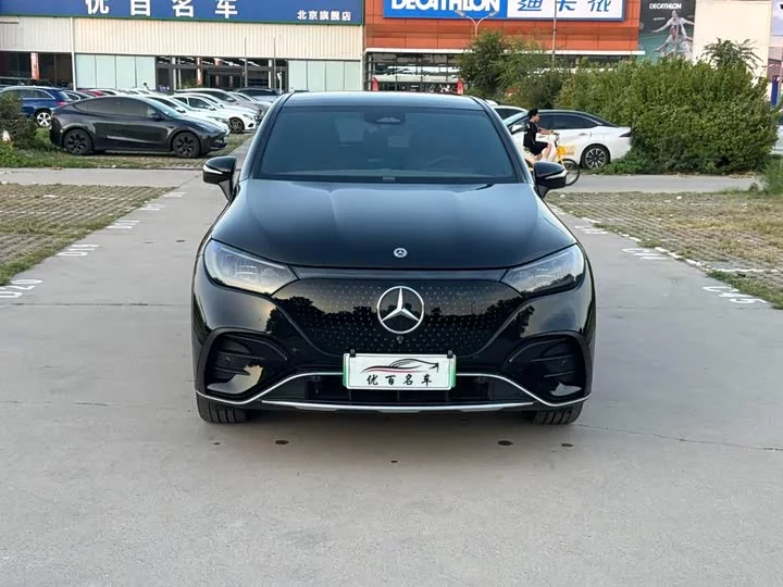 Mercedes-Benz EQE SUV