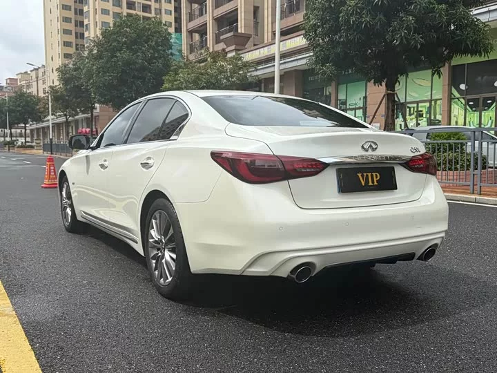 Infiniti Q50L