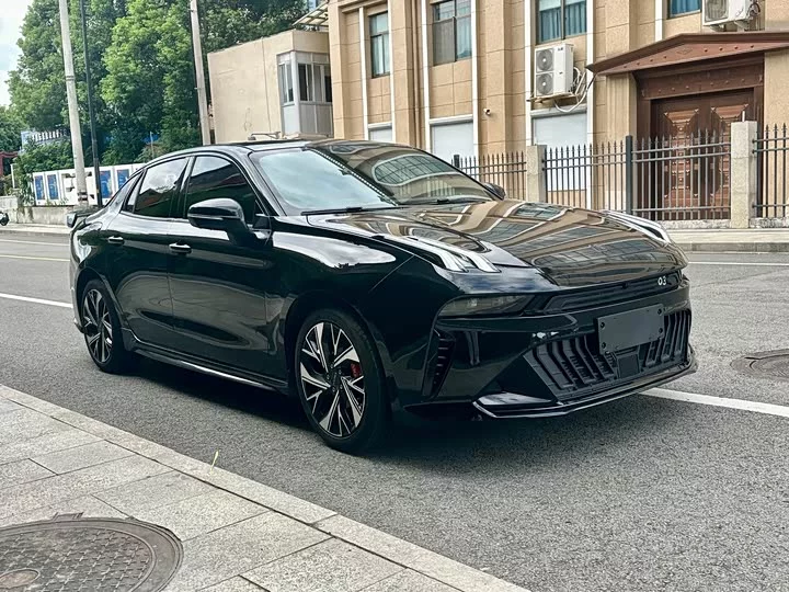 Lynk & Co 03