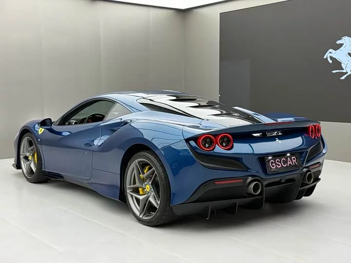 ferrari F8