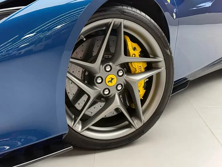 ferrari F8