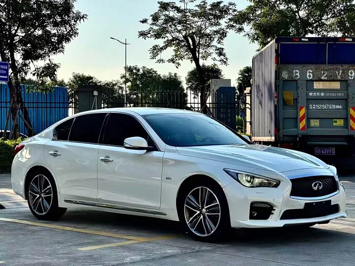 Infiniti Q50L
