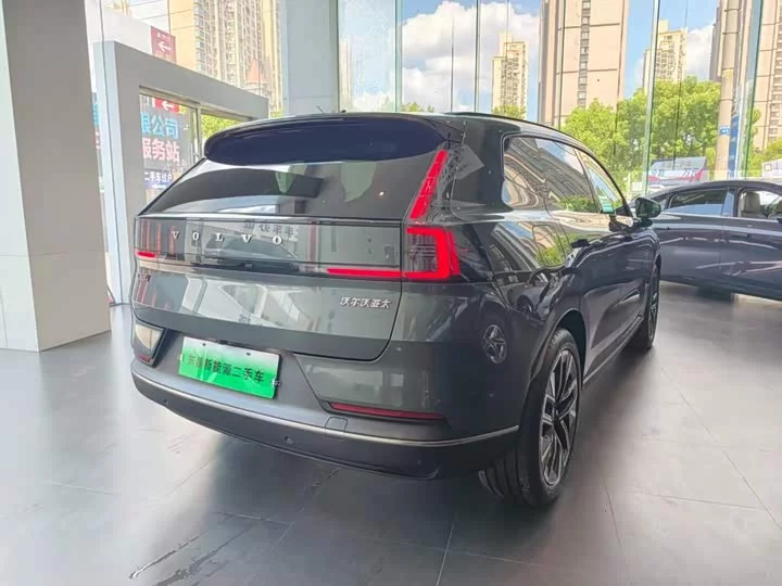 Volvo XC70 plug-in hybrid