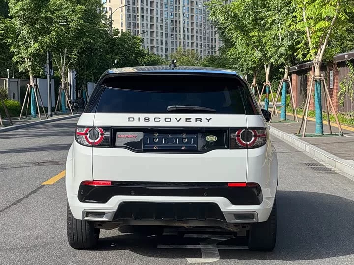 Land Rover Discover the magic