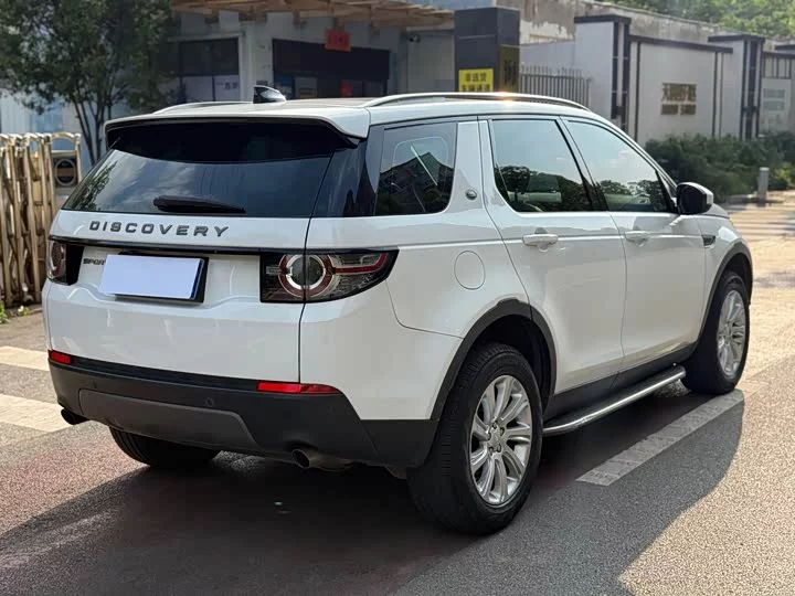 Land Rover Discover the magic