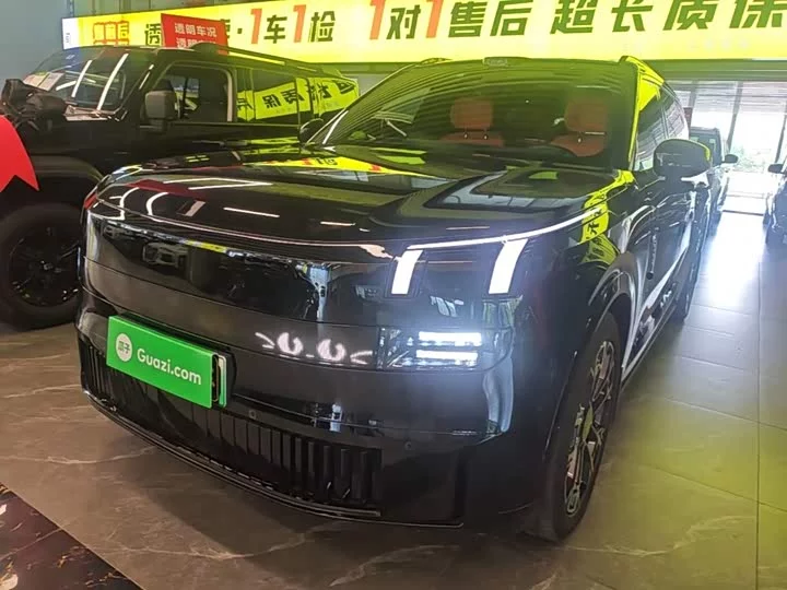 Lynk & Co 900