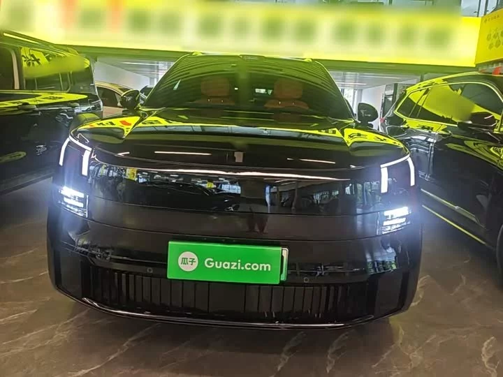 Lynk & Co 900