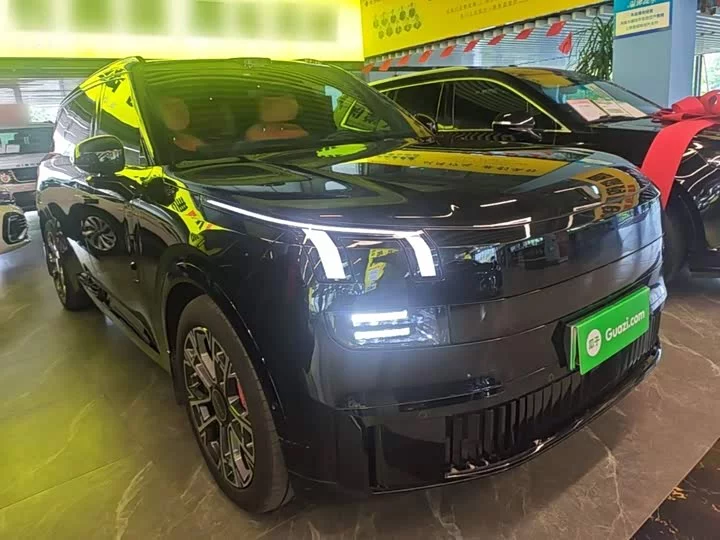 Lynk & Co 900