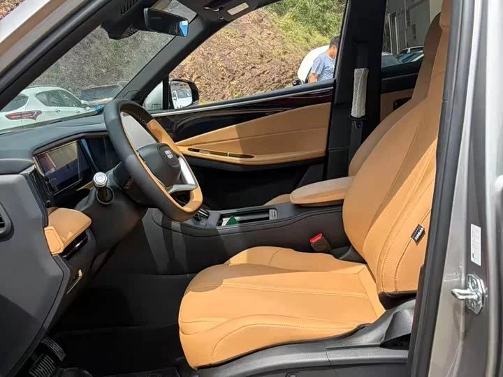 Geely Galaxy L7