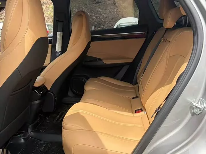 Geely Galaxy L7
