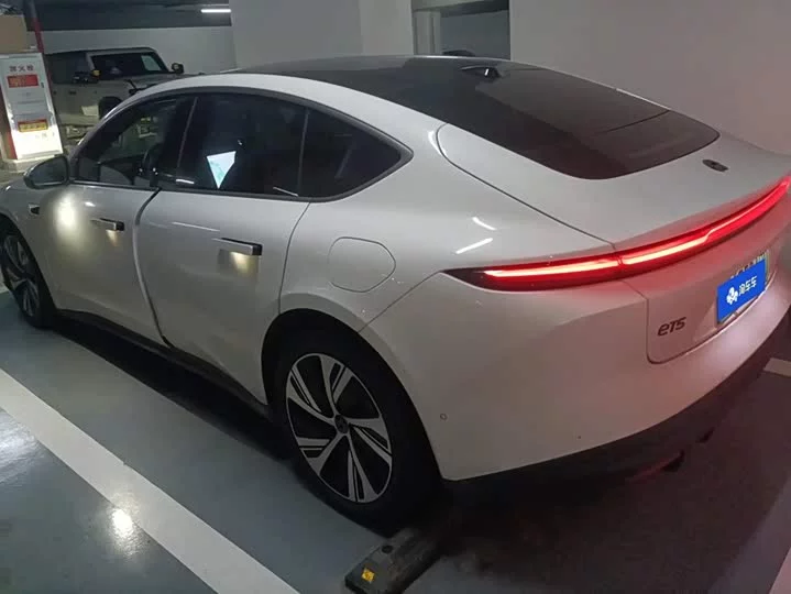 NIO ET5