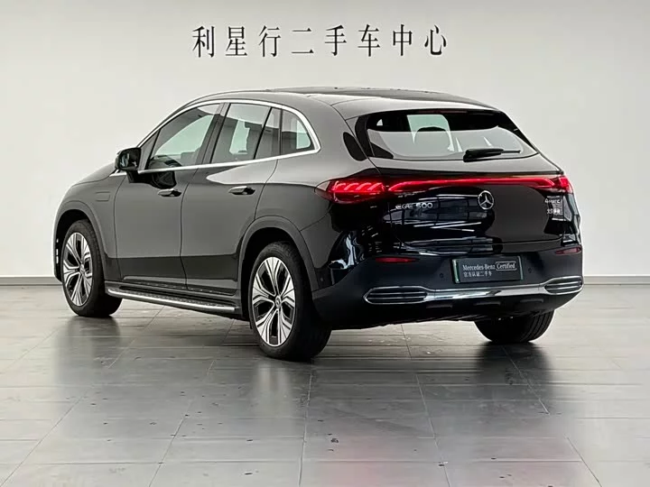Mercedes-Benz EQE SUV