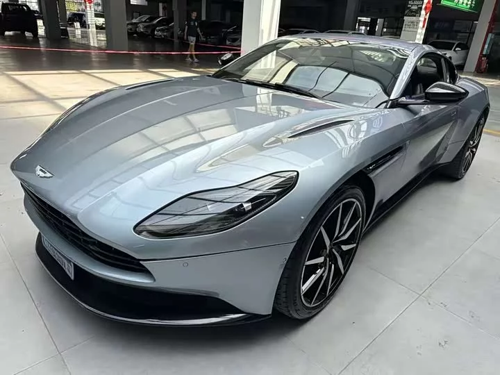 Aston Martin DB11
