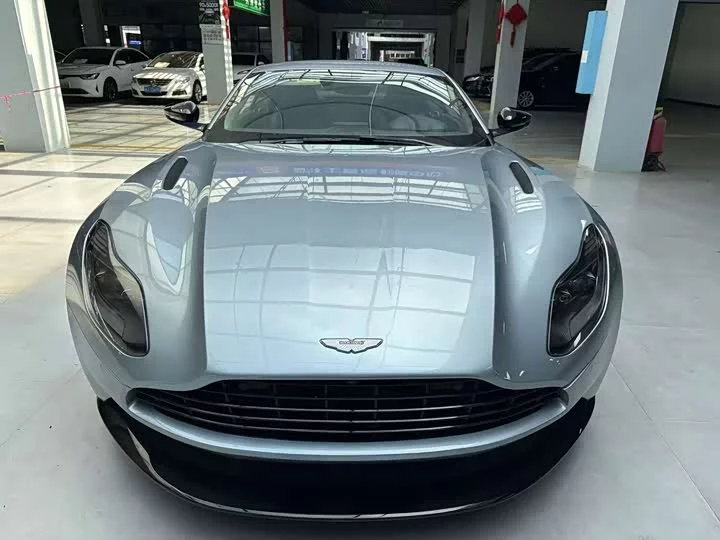 Aston Martin DB11