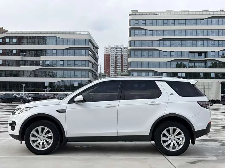 Land Rover Discover the magic