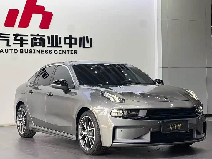 Lynk & Co 03