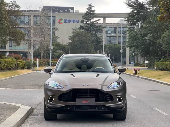 Aston Martin DBX