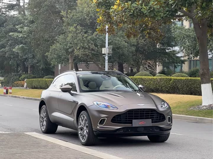Aston Martin DBX
