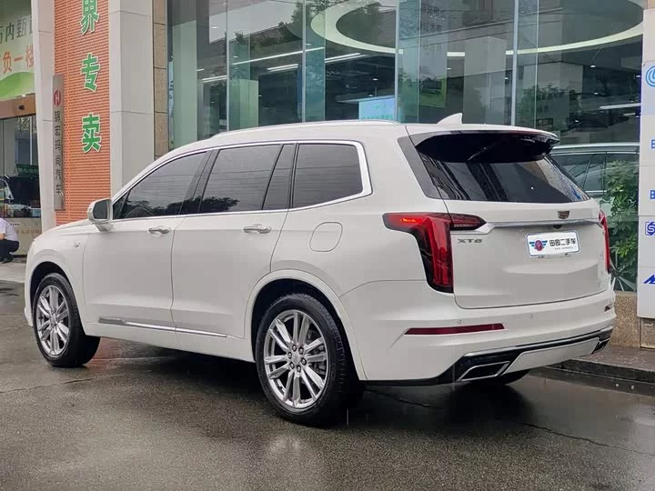 Cadillac XT6