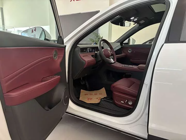 Hongqi HS6 PHEV