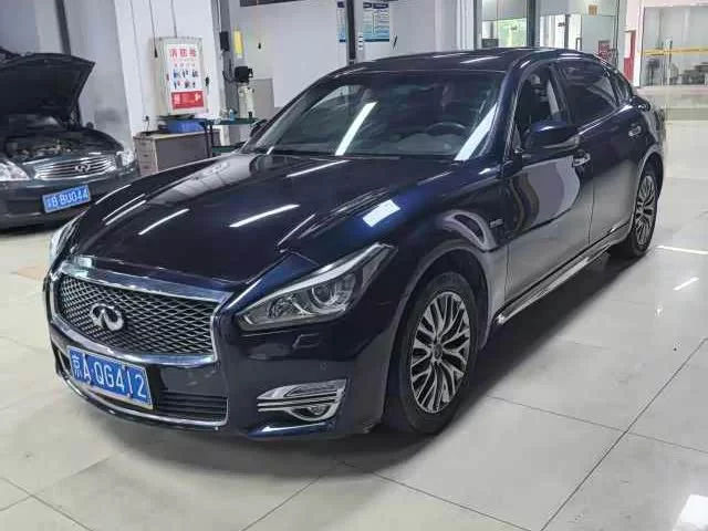 Infiniti Q70