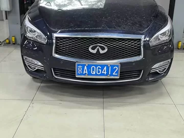 Infiniti Q70