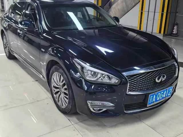 Infiniti Q70
