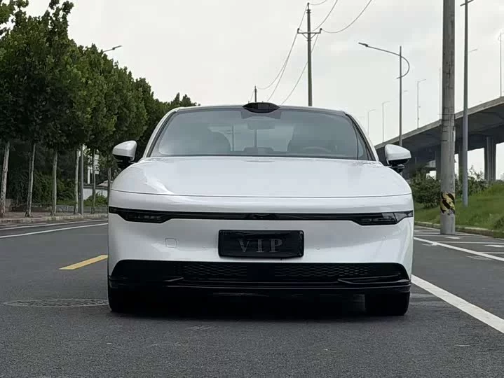 ZEEKR 007